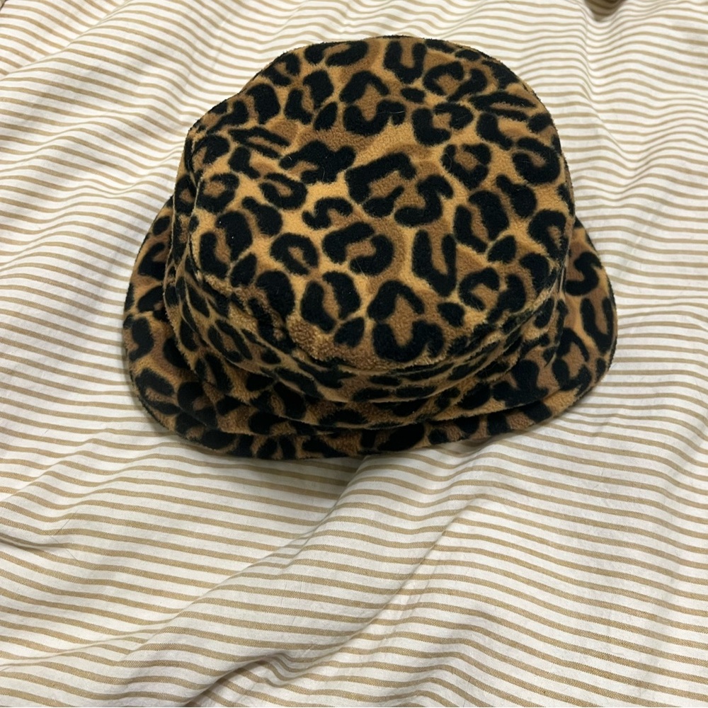 Fleece Leopard Print Bucket Hat - Picture 3 of 4